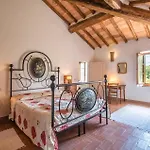 Lovely In Ferienhaus San Quirico dʼOrcia